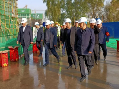 灃西新城首個大跨度鋼構網架整體提升施工圓滿完成